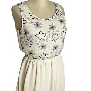 Doe & Rae Dress Womens Size M Cream Black Floral Lace Embroidered